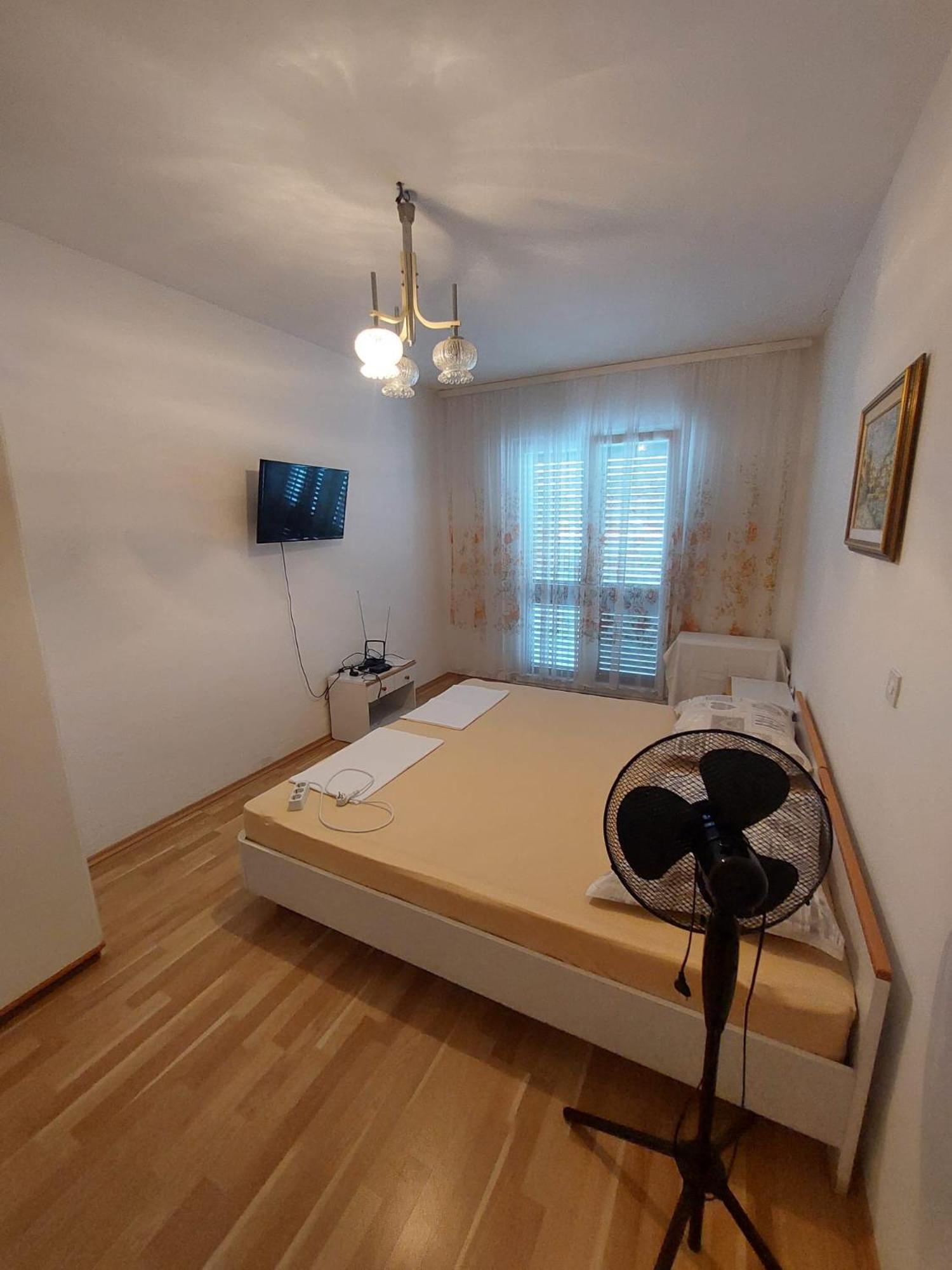 Apartmani Vuksanovic Pag Town Buitenkant foto