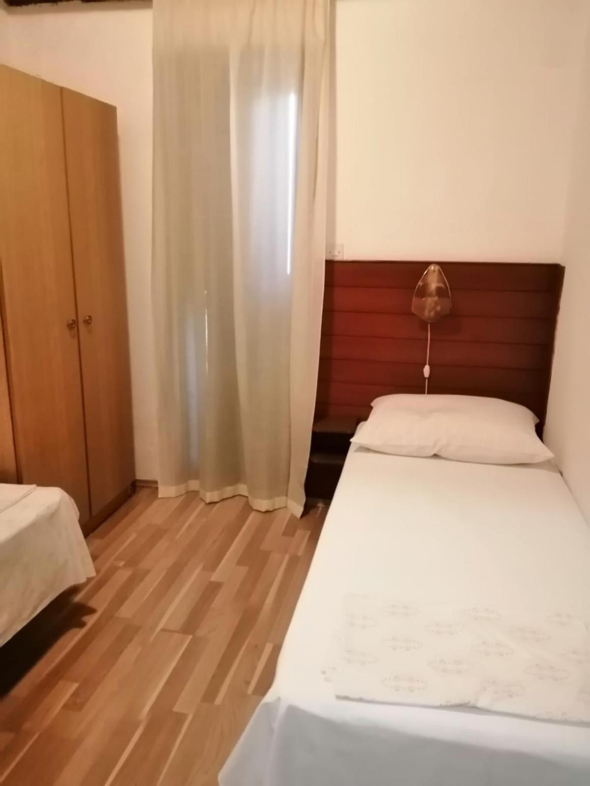 Apartmani Vuksanovic Pag Town Kamer foto